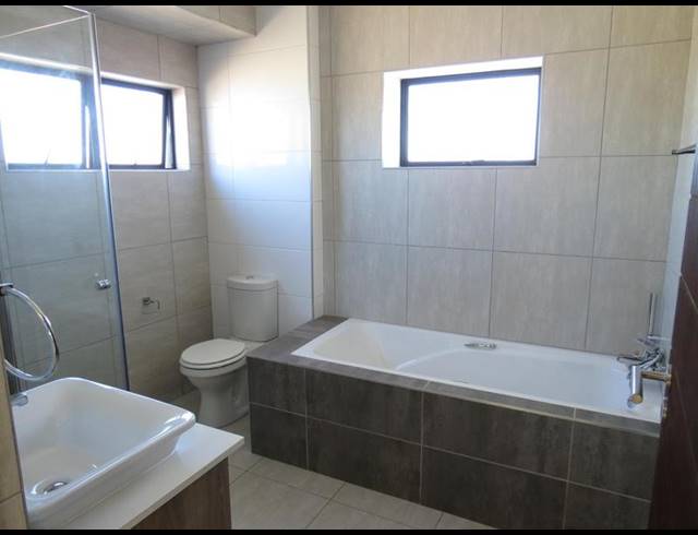 3 BEDROOM PROPERTY TO RENT IN MIDSTREAM MEADOWS